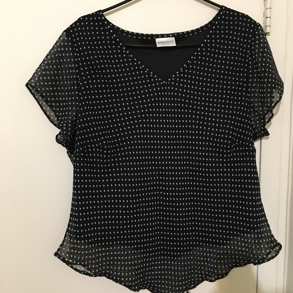 3/$28❤️Black and white top